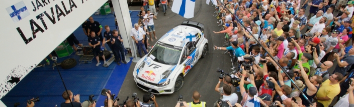 Fiesta Finlandesa, el piloto de Volkswagen, Latvala, gana el Rallye de su casa